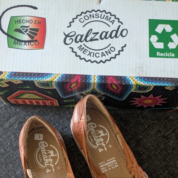 Brown Leather Embroidered Women's Shoes - Picture 4 of 5